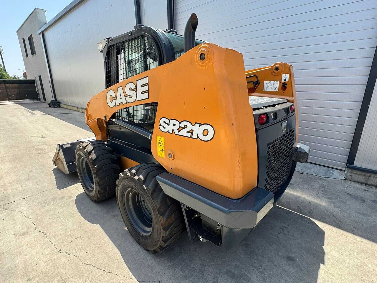 CASE SR210 COMPACT LOADER WITH RADIAL LIFT GEOMETRY - Kāpurķēžu kompaktiekrāvējs: foto 5 CASE SR210 COMPACT LOADER WITH RADIAL LIFT GEOMETRY - Kāpurķēžu kompaktiekrāvējs: foto 5
