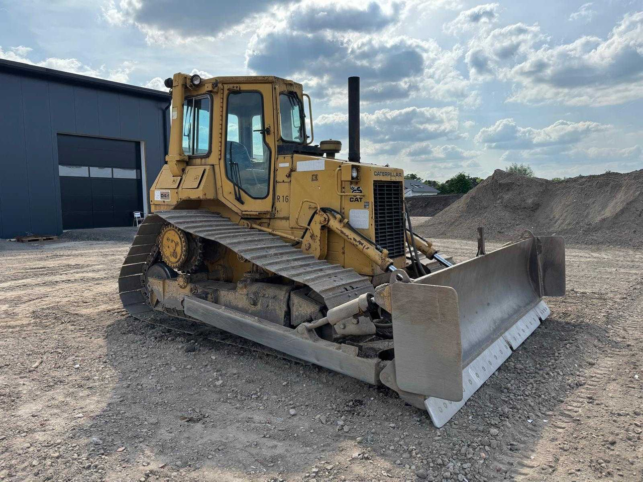 CATERPILLAR D4H BULLDOZER, YEAR 1986 - Buldozers: foto 4 CATERPILLAR D4H BULLDOZER, YEAR 1986 - Buldozers: foto 4