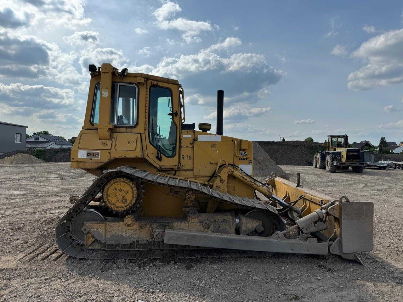 CATERPILLAR D4H BULLDOZER, YEAR 1986 - Buldozers: foto 3 CATERPILLAR D4H BULLDOZER, YEAR 1986 - Buldozers: foto 3