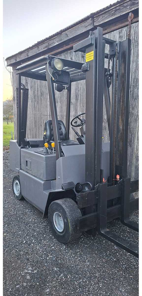 Autokrāvējs CLARK - DPM 20 SB - 1990 - FORKLIFT: foto 13 Autokrāvējs CLARK - DPM 20 SB - 1990 - FORKLIFT: foto 13