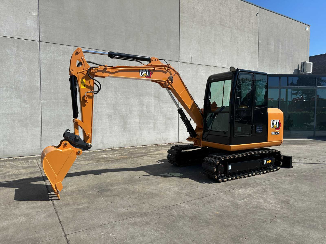 Caterpillar 305.5E2 - Kāpurķēžu ekskavators: foto 1 Caterpillar 305.5E2 - Kāpurķēžu ekskavators: foto 1