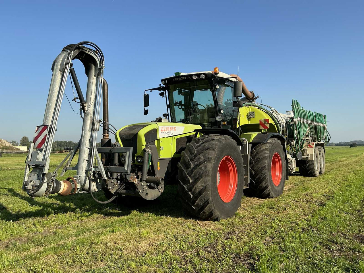 Claas Xerion 3800 Trac VC - PTLX 28 - Organisko mēslu izkliedētājs: foto 1 Claas Xerion 3800 Trac VC - PTLX 28 - Organisko mēslu izkliedētājs: foto 1