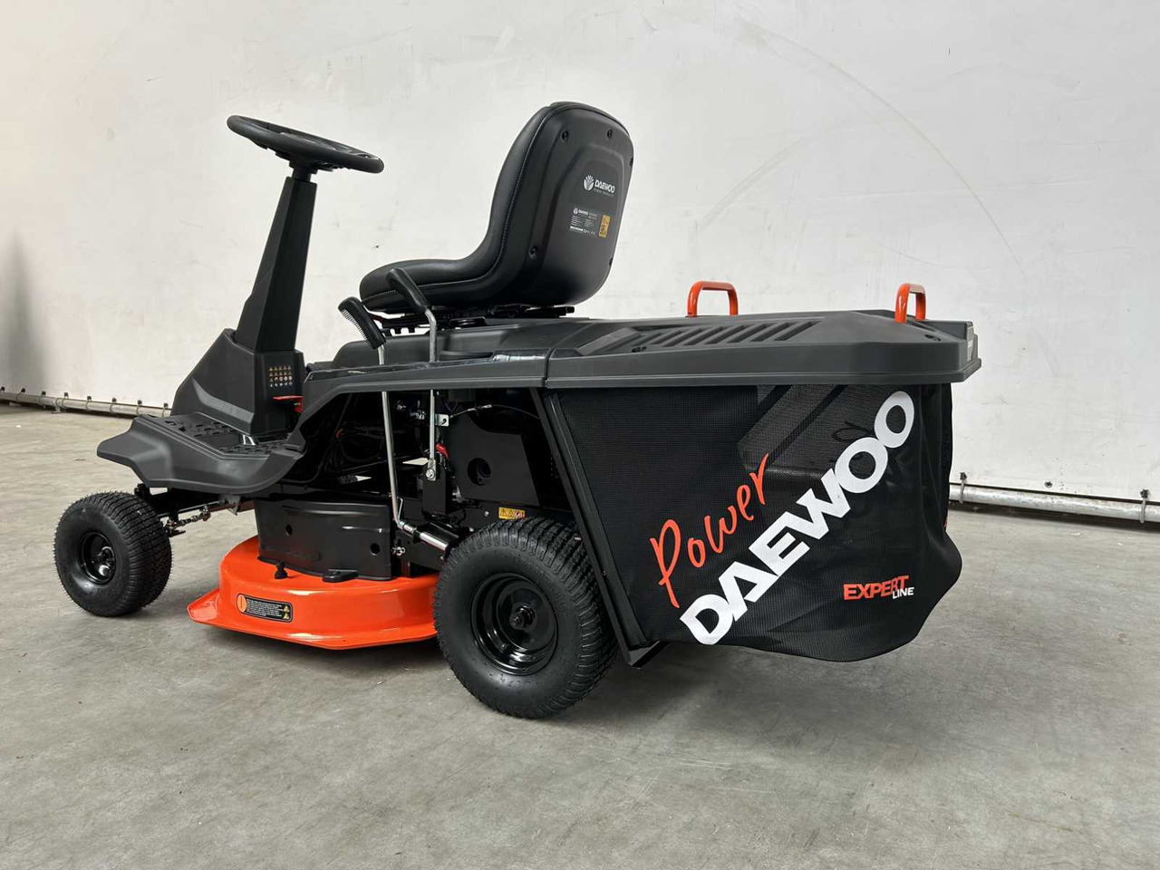Daewoo DAXRM224 - Zāles pļāvējs: foto 4 Daewoo DAXRM224 - Zāles pļāvējs: foto 4