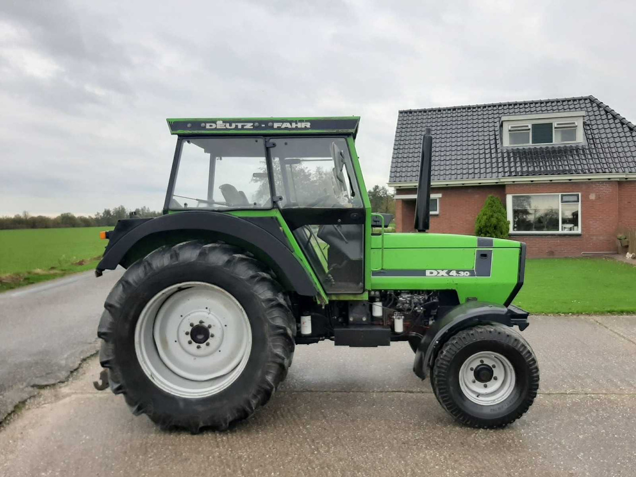 Deutz-Fahr DX 4.30 - Traktors: foto 5 Deutz-Fahr DX 4.30 - Traktors: foto 5