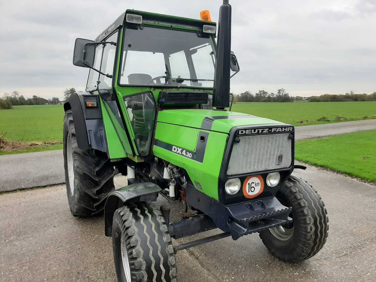 Deutz-Fahr DX 4.30 - Traktors: foto 4 Deutz-Fahr DX 4.30 - Traktors: foto 4