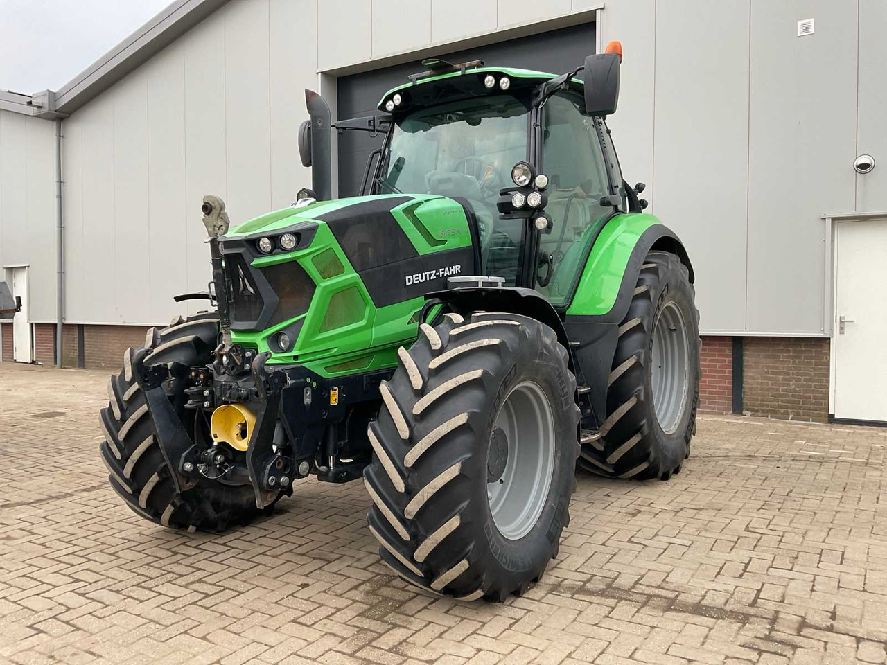 Deutz-fahr 6175.4 TTV Agrotron - Traktors: foto 1 Deutz-fahr 6175.4 TTV Agrotron - Traktors: foto 1