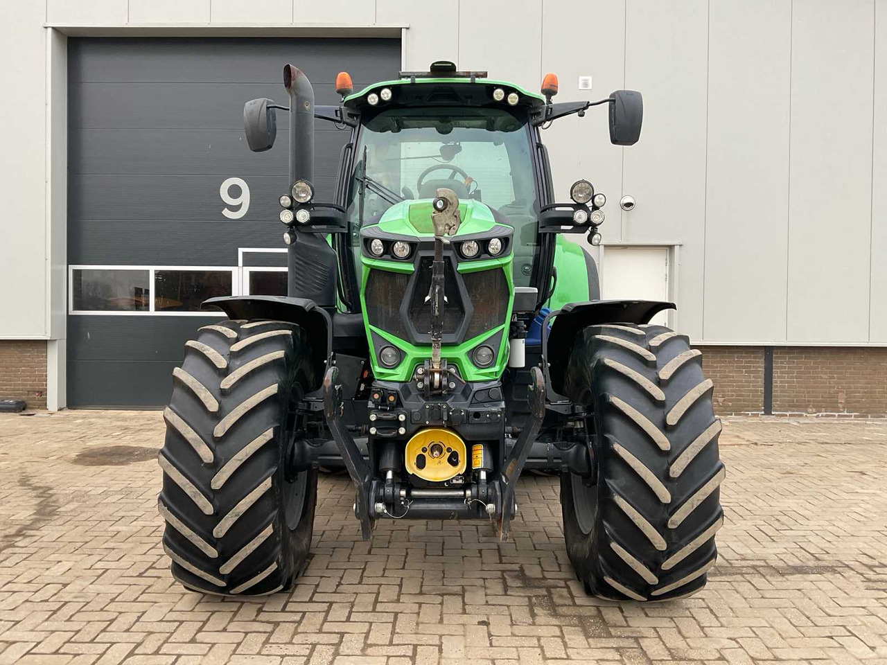 Deutz-fahr 6175.4 TTV Agrotron - Traktors: foto 2 Deutz-fahr 6175.4 TTV Agrotron - Traktors: foto 2