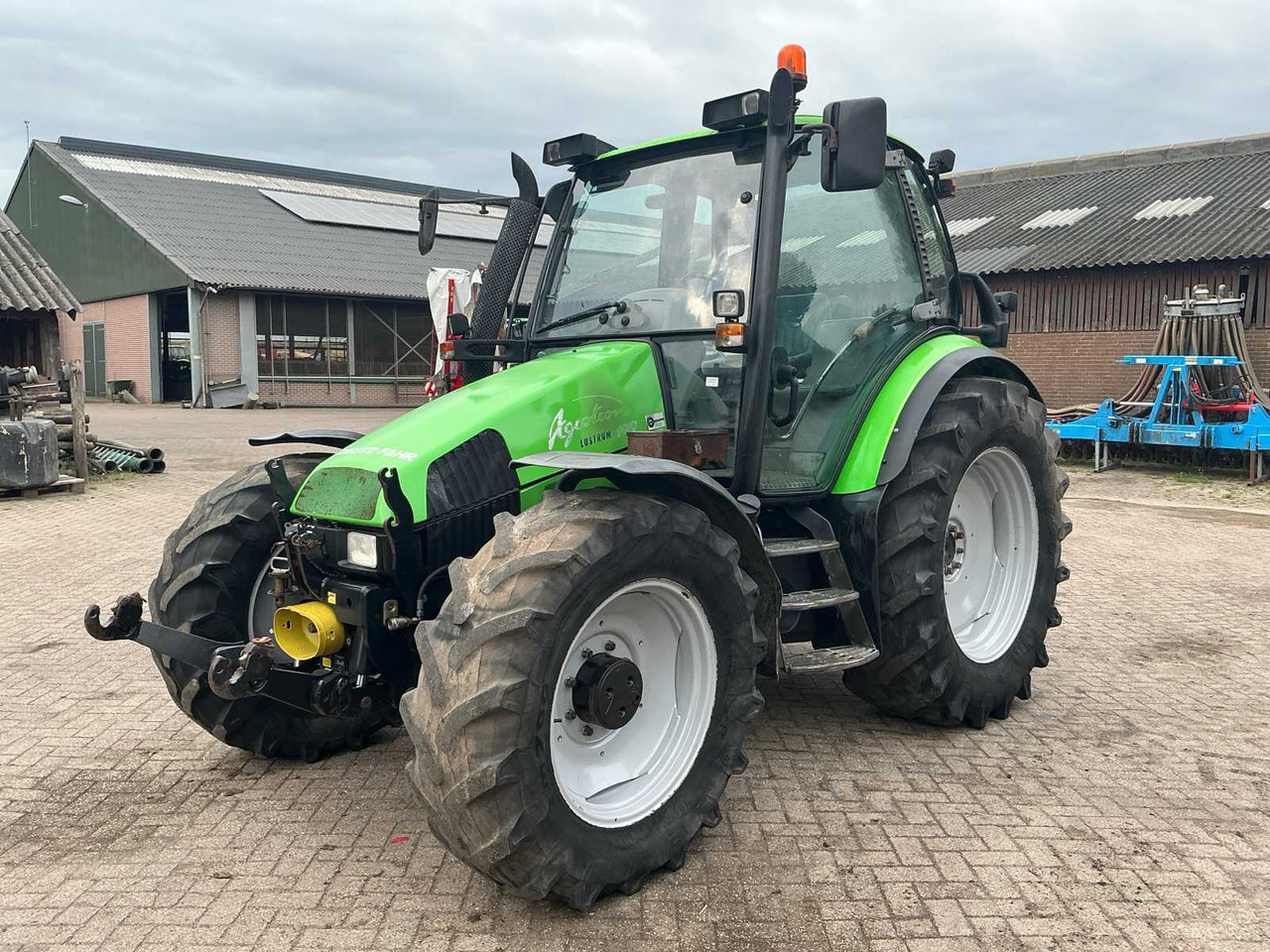 Deutz-fahr Agrotron 100 - Traktors: foto 1 Deutz-fahr Agrotron 100 - Traktors: foto 1