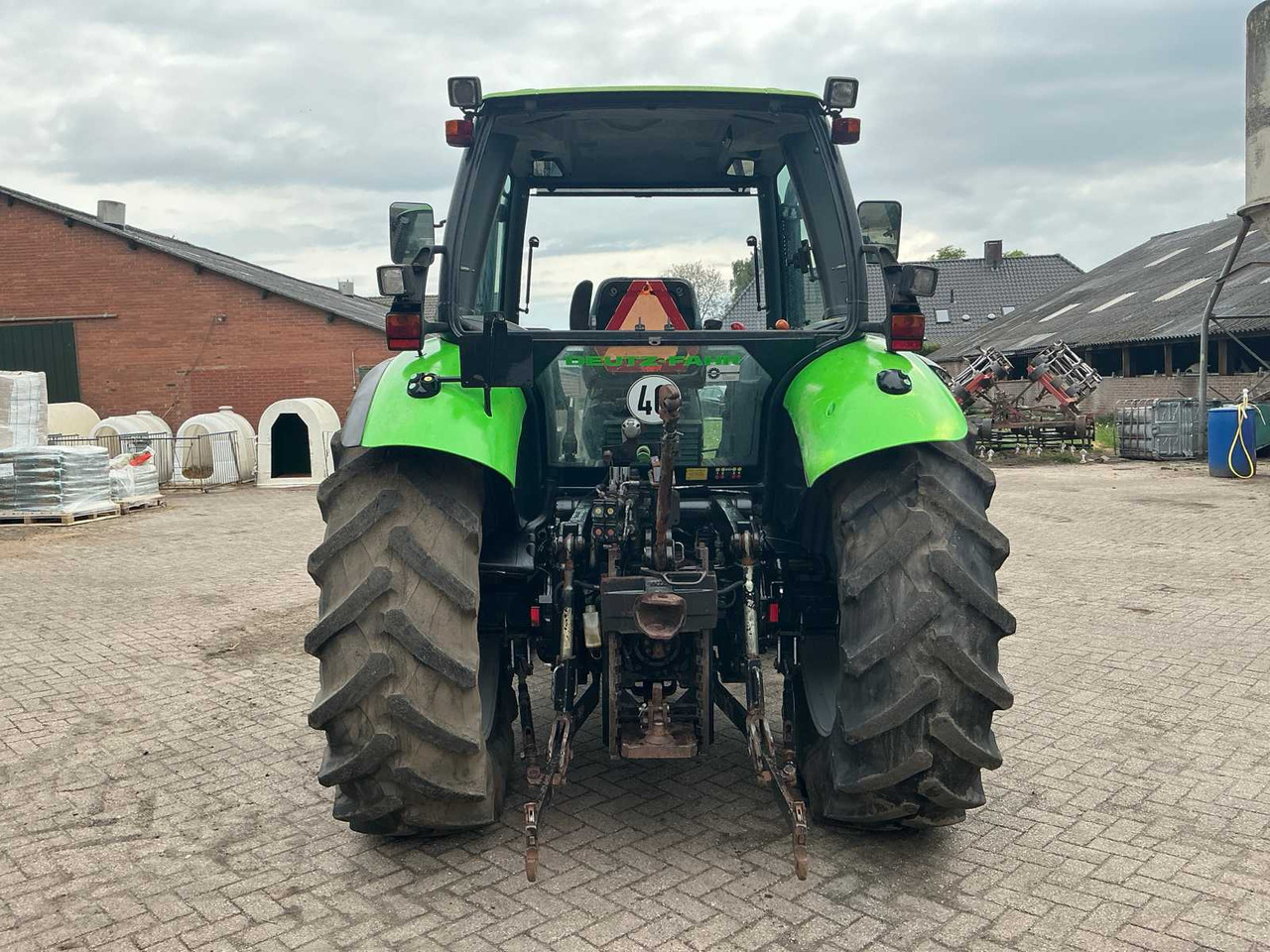 Deutz-fahr Agrotron 100 - Traktors: foto 4 Deutz-fahr Agrotron 100 - Traktors: foto 4