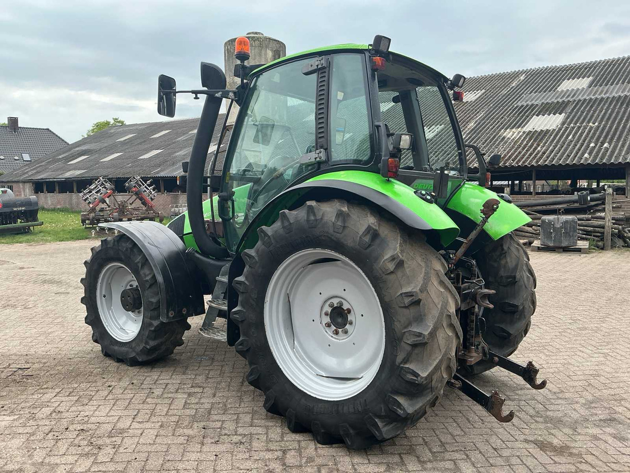 Deutz-fahr Agrotron 100 - Traktors: foto 3 Deutz-fahr Agrotron 100 - Traktors: foto 3