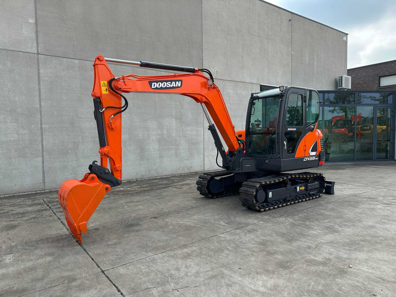 Doosan DX55-9C - Kāpurķēžu ekskavators: foto 1 Doosan DX55-9C - Kāpurķēžu ekskavators: foto 1