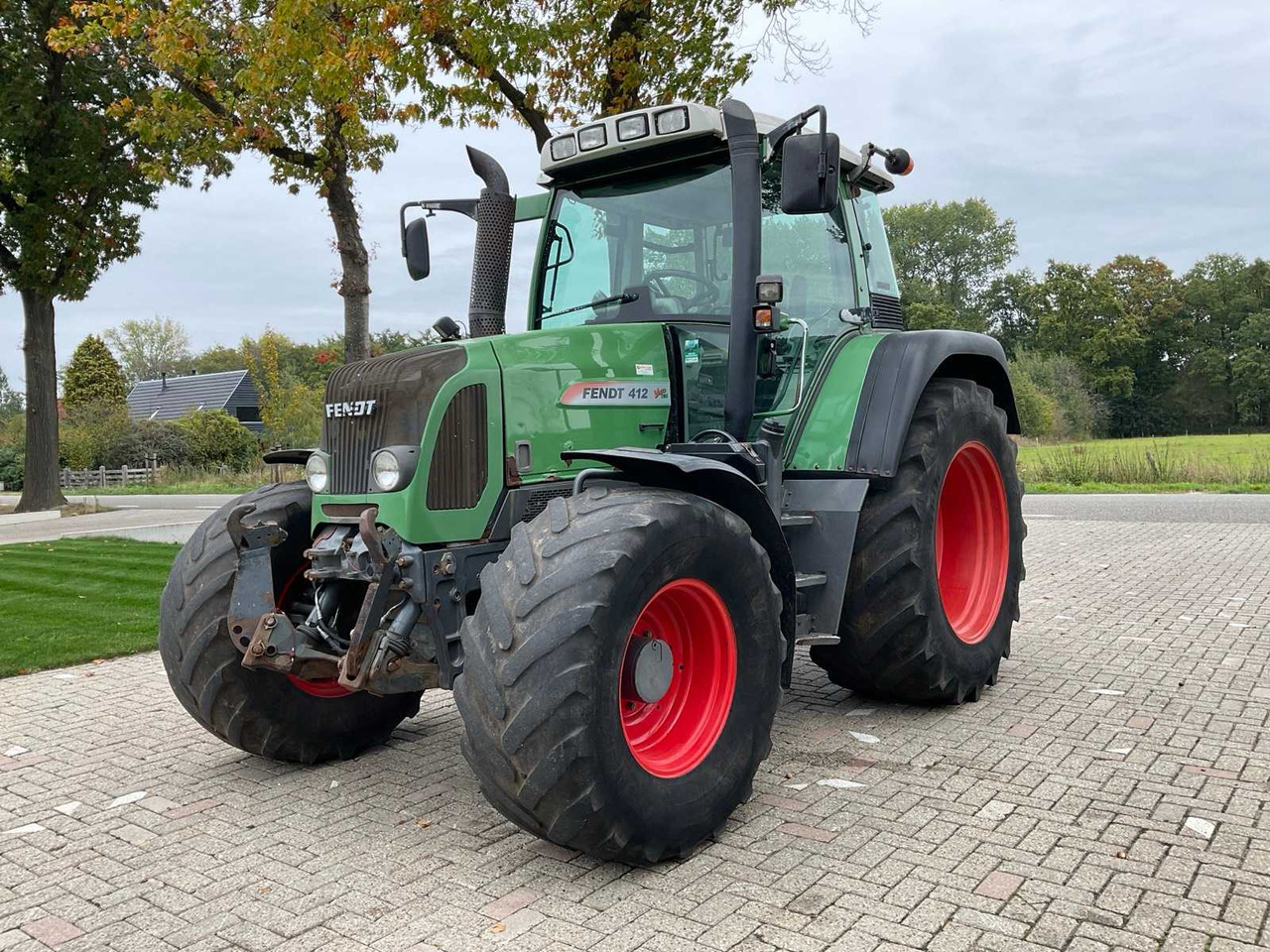 Fendt 412 Vario TMS - Traktors: foto 1 Fendt 412 Vario TMS - Traktors: foto 1
