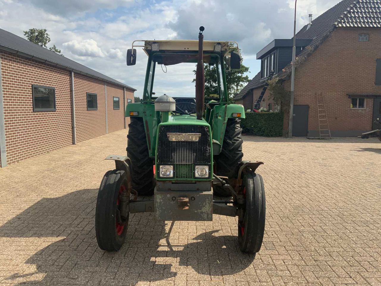 Fendt Farmer 108S - Traktors: foto 2 Fendt Farmer 108S - Traktors: foto 2