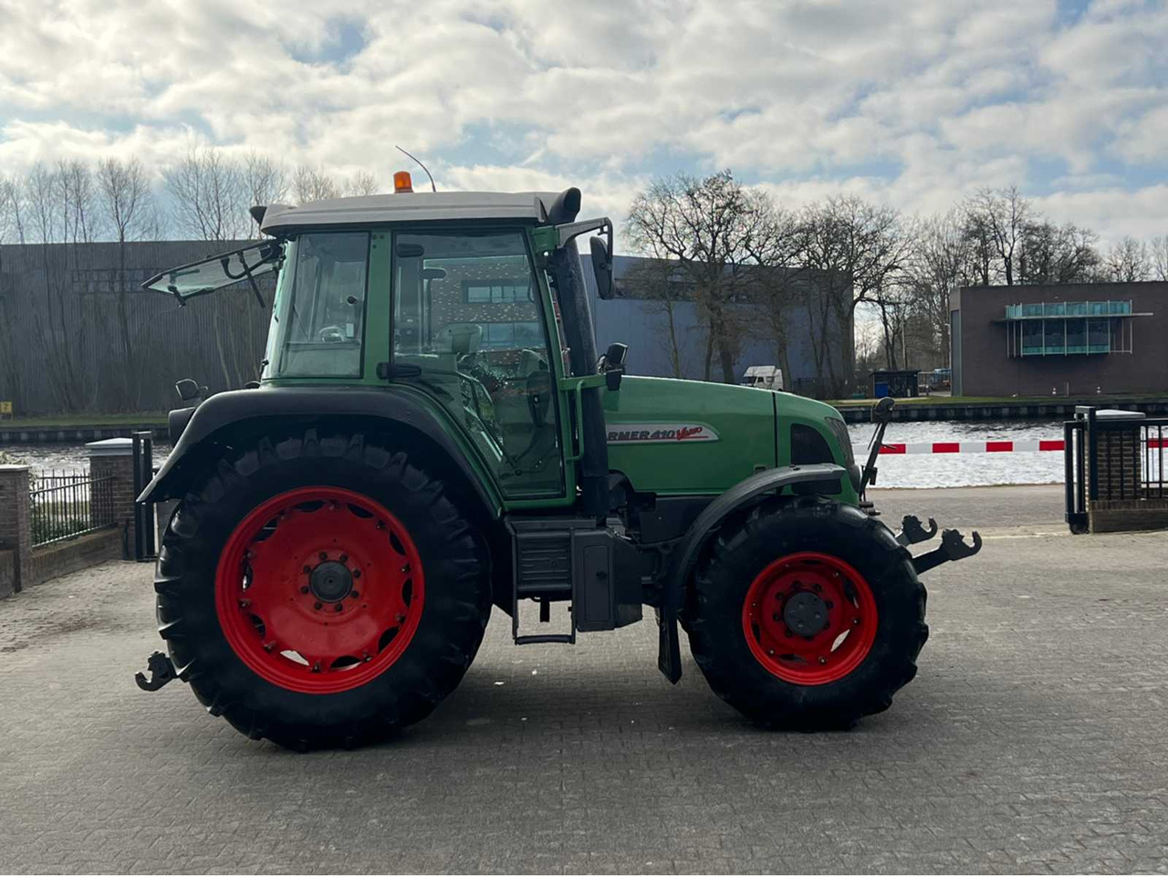 Fendt Farmer 410 - Traktors: foto 4 Fendt Farmer 410 - Traktors: foto 4