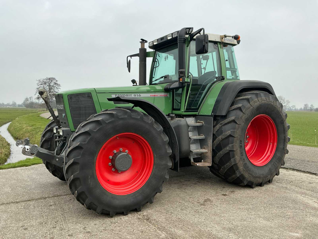 Fendt Favorit 916 - Traktors: foto 3 Fendt Favorit 916 - Traktors: foto 3