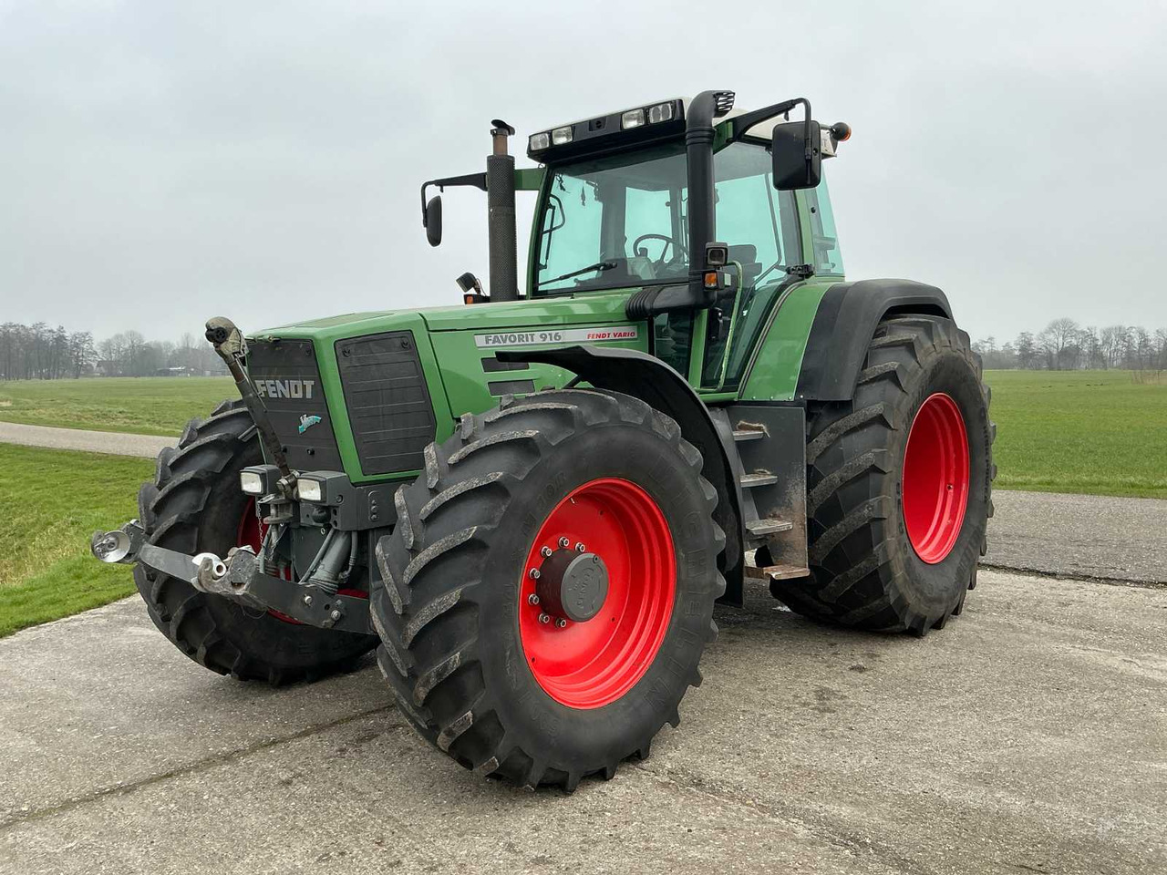 Fendt Favorit 916 - Traktors: foto 1 Fendt Favorit 916 - Traktors: foto 1