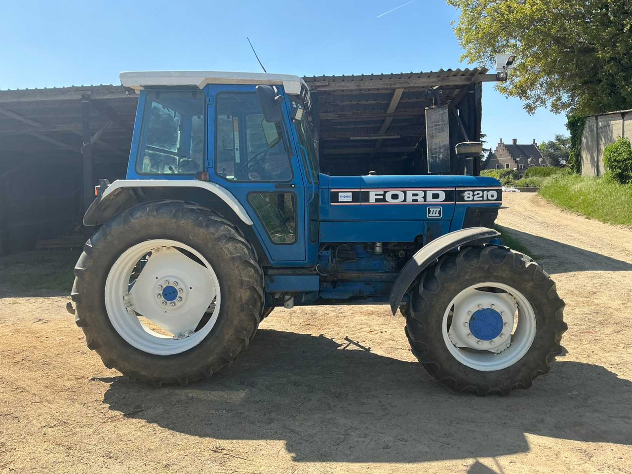Ford 8210 Gen 3 - Traktors: foto 4 Ford 8210 Gen 3 - Traktors: foto 4