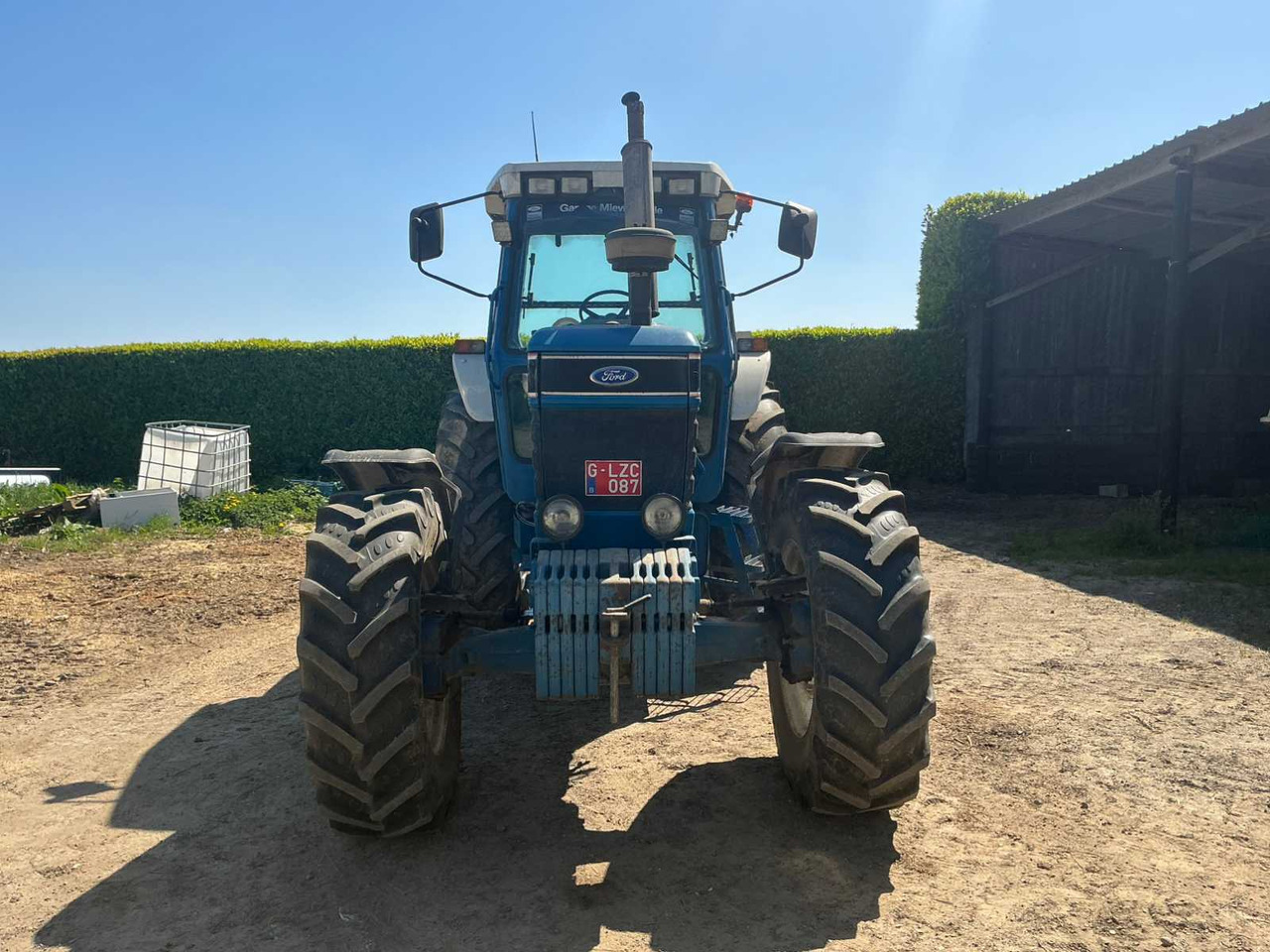 Ford 8210 Gen 3 - Traktors: foto 2 Ford 8210 Gen 3 - Traktors: foto 2