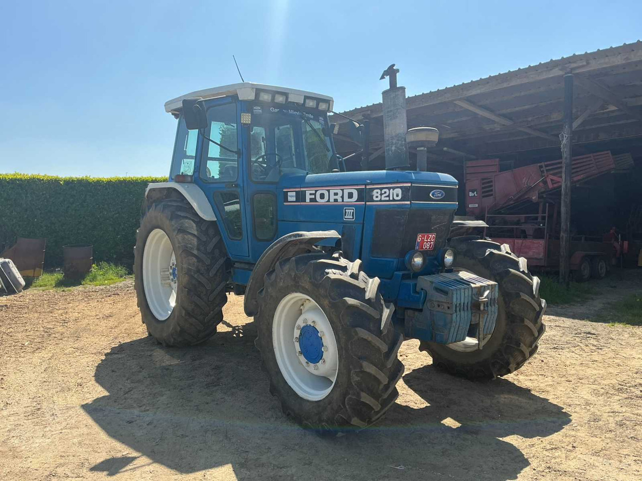 Ford 8210 Gen 3 - Traktors: foto 3 Ford 8210 Gen 3 - Traktors: foto 3
