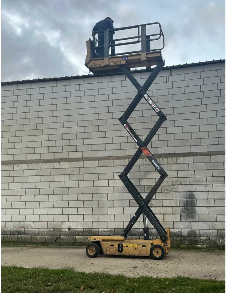 GROVE MFG SCISSOR LIFT SM2633BE AERIAL PLATFORM - Pacēlājs: foto 3 GROVE MFG SCISSOR LIFT SM2633BE AERIAL PLATFORM - Pacēlājs: foto 3