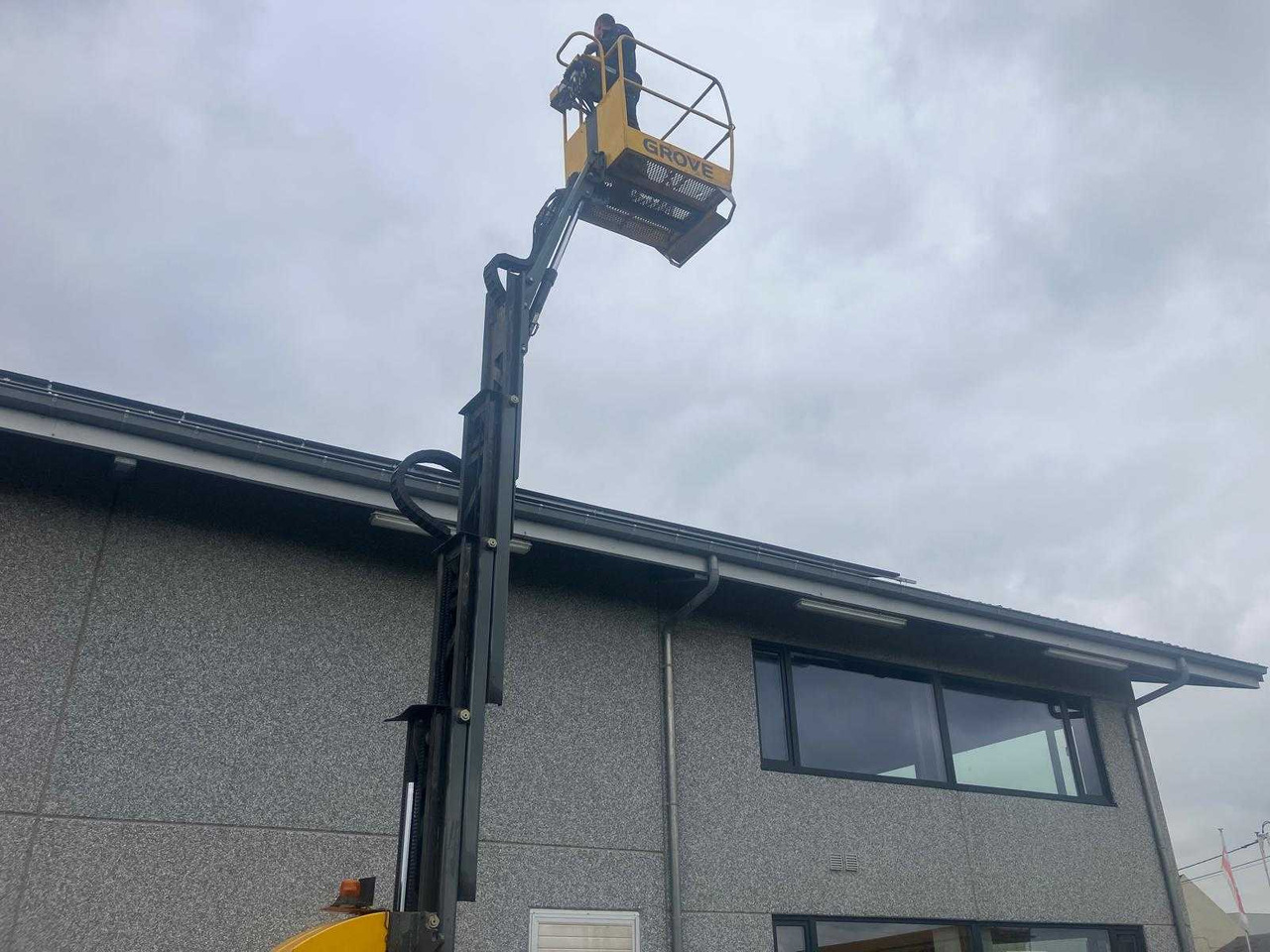 GROVE TOUCAN 1100 C AERIAL PLATFORM 2001 - Pacēlājs: foto 3 GROVE TOUCAN 1100 C AERIAL PLATFORM 2001 - Pacēlājs: foto 3