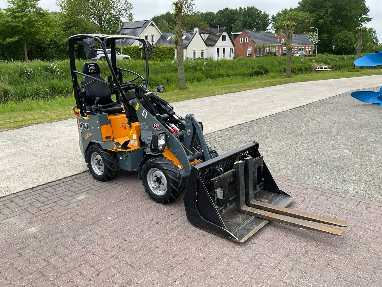 Giant G1200 - Riteņu iekrāvējs: foto 5 Giant G1200 - Riteņu iekrāvējs: foto 5