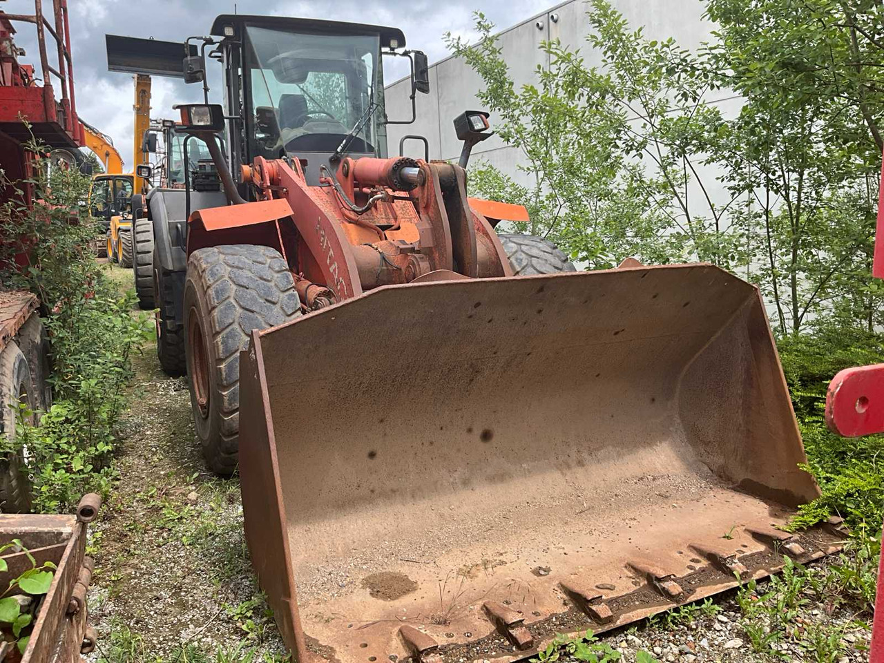 HITACHI ZW250 - Riteņu iekrāvējs: foto 1 HITACHI ZW250 - Riteņu iekrāvējs: foto 1
