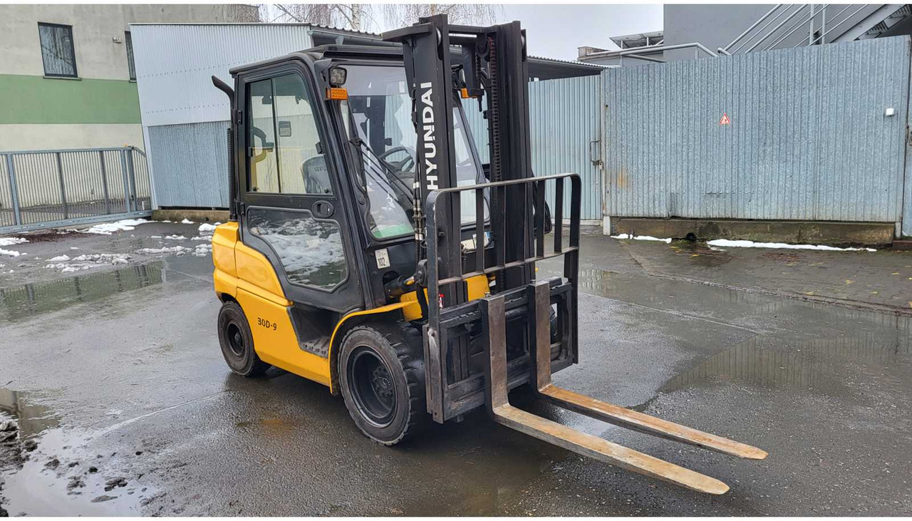 HYUNDAI 30D-9 DISEL FORKLIFT - Autokrāvējs: foto 1 HYUNDAI 30D-9 DISEL FORKLIFT - Autokrāvējs: foto 1