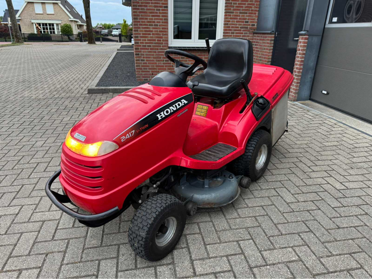 Honda 2417 - Zāles pļāvējs: foto 2 Honda 2417 - Zāles pļāvējs: foto 2