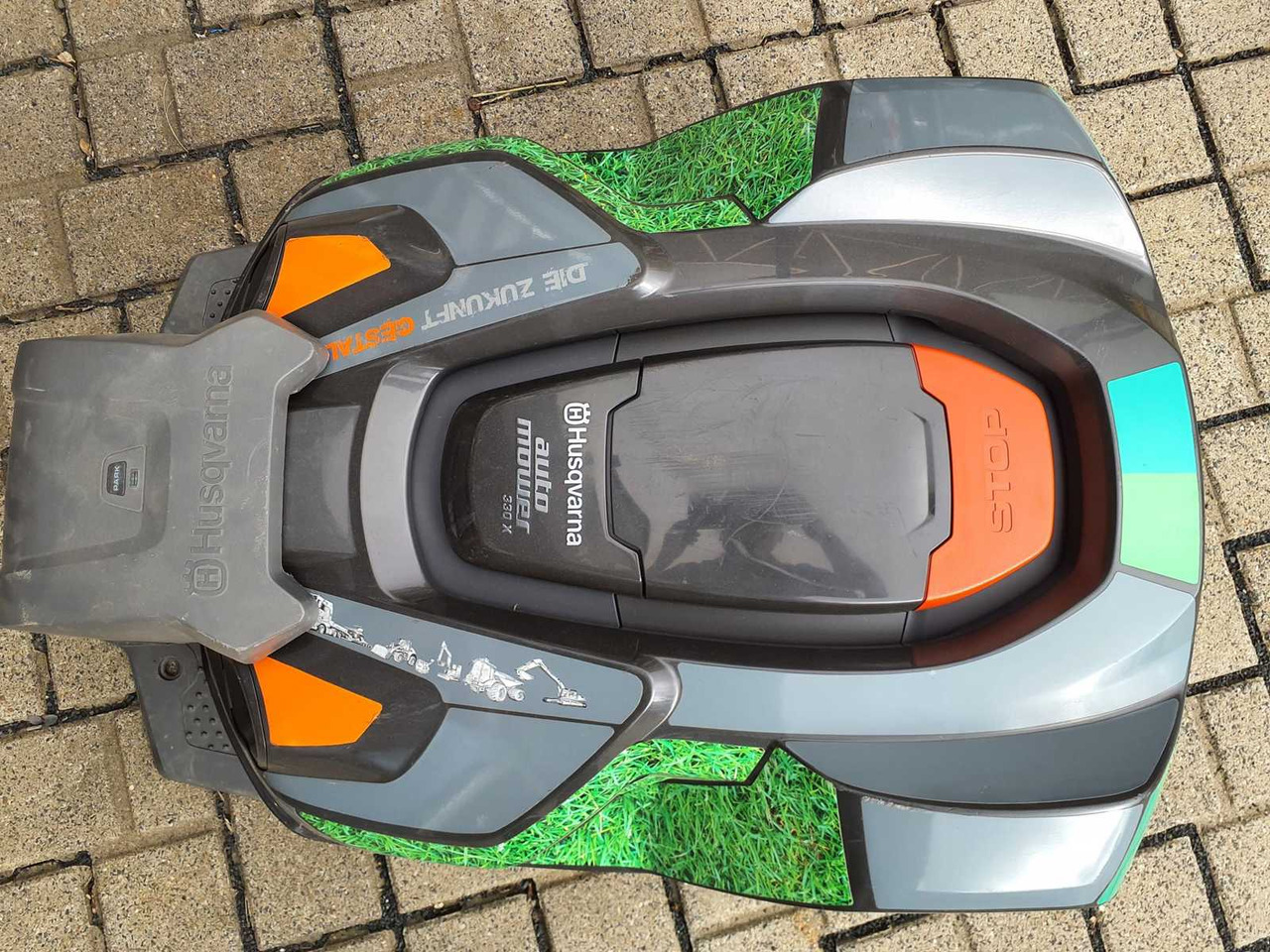 Husqvarna Automower 330x - Zāles pļāvējs: foto 2 Husqvarna Automower 330x - Zāles pļāvējs: foto 2