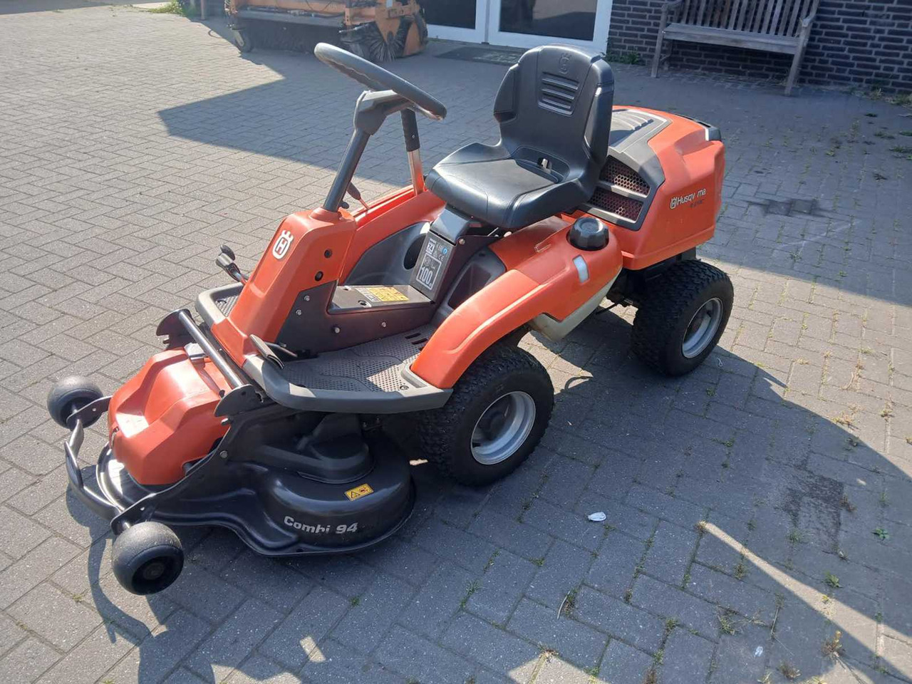 Husqvarna R213c - Zāles pļāvējs: foto 1 Husqvarna R213c - Zāles pļāvējs: foto 1
