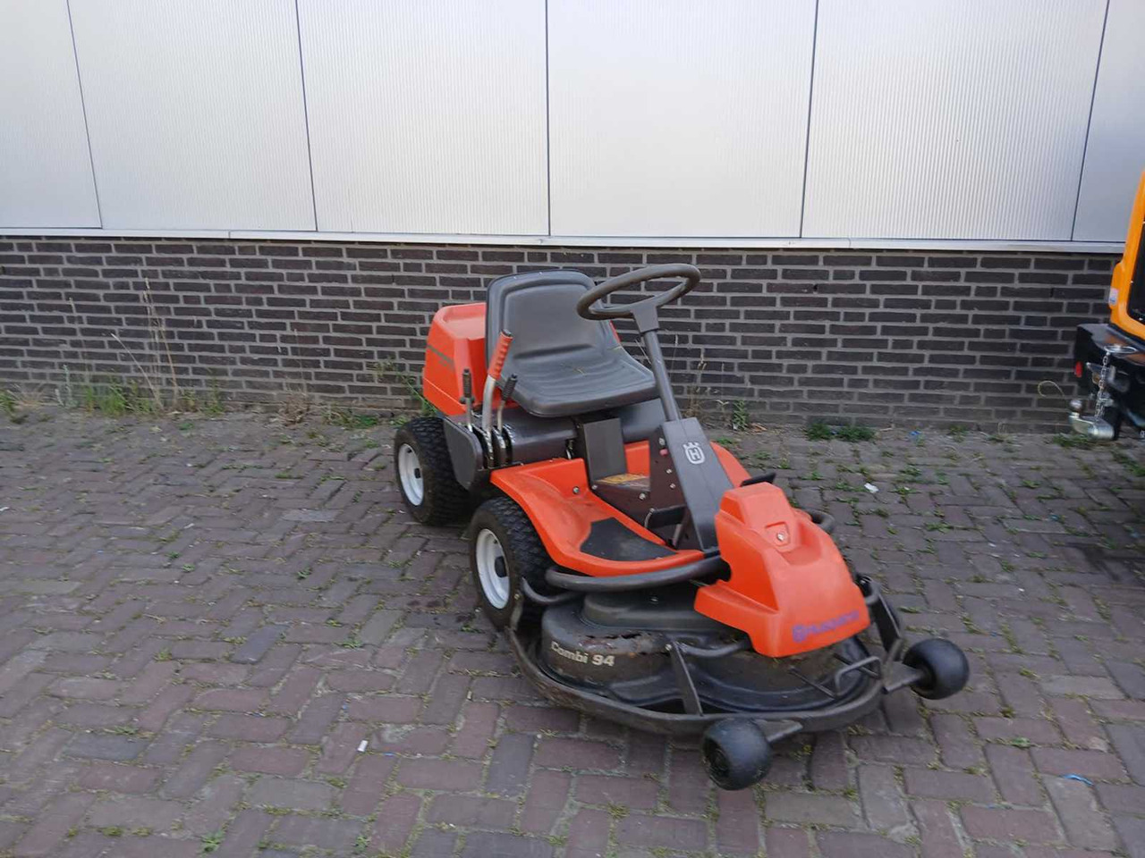 Husqvarna Rider 11C - Zāles pļāvējs: foto 2 Husqvarna Rider 11C - Zāles pļāvējs: foto 2