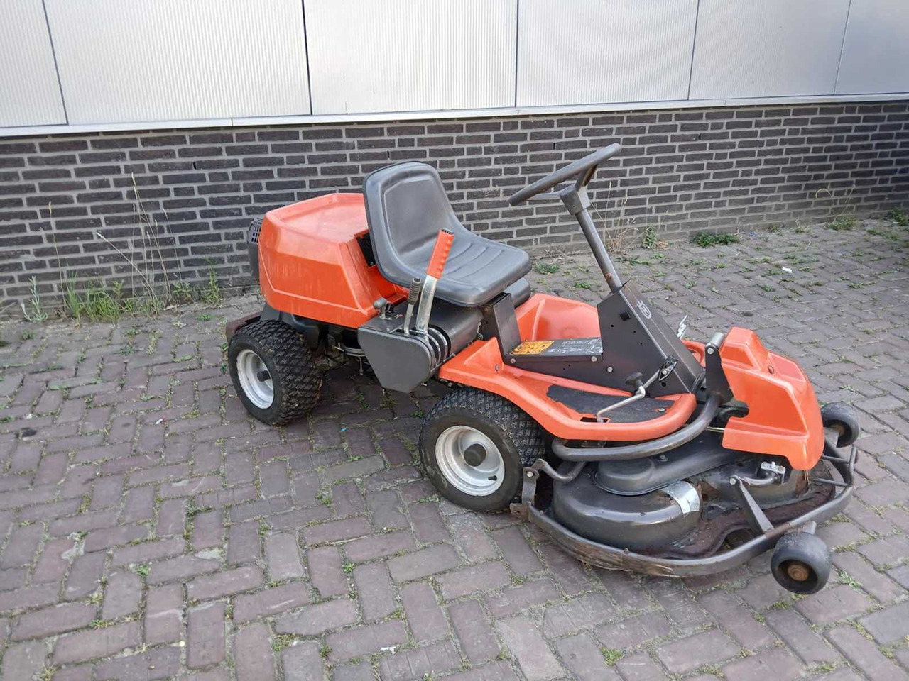Husqvarna Rider 16 - Zāles pļāvējs: foto 2 Husqvarna Rider 16 - Zāles pļāvējs: foto 2