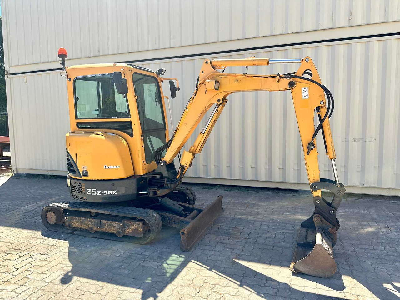 Hyundai Robex25Z-9AK - Mini-ekskavators: foto 1 Hyundai Robex25Z-9AK - Mini-ekskavators: foto 1