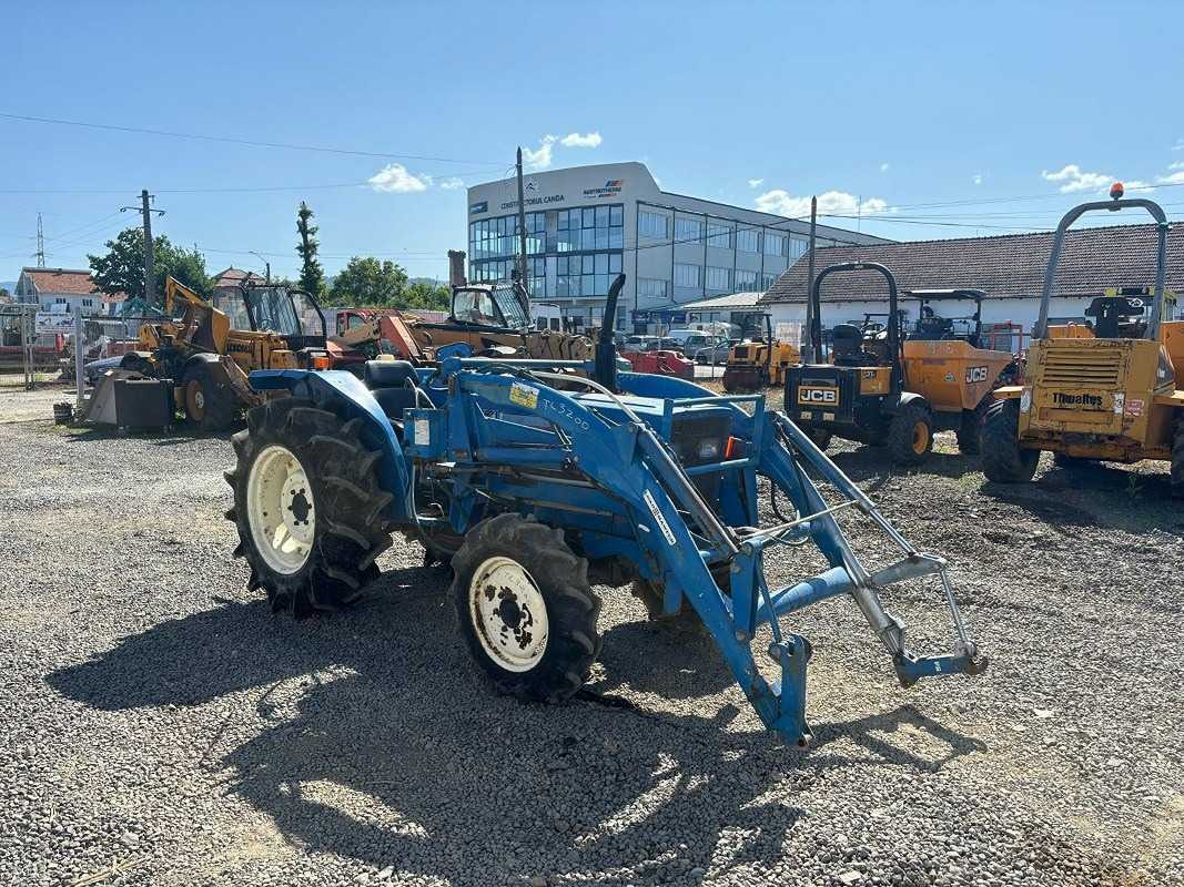 ISEKI 4-WHEEL DRIVE TRACTOR - Traktors: foto 4 ISEKI 4-WHEEL DRIVE TRACTOR - Traktors: foto 4