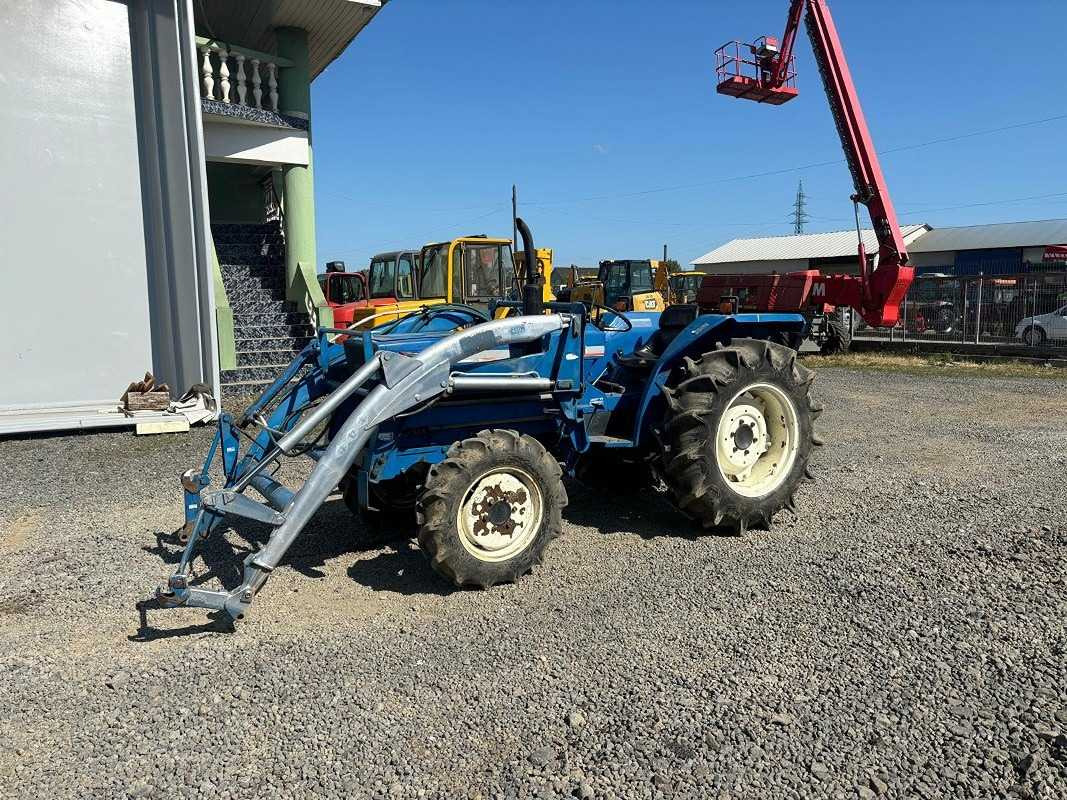 ISEKI 4-WHEEL DRIVE TRACTOR - Traktors: foto 1 ISEKI 4-WHEEL DRIVE TRACTOR - Traktors: foto 1