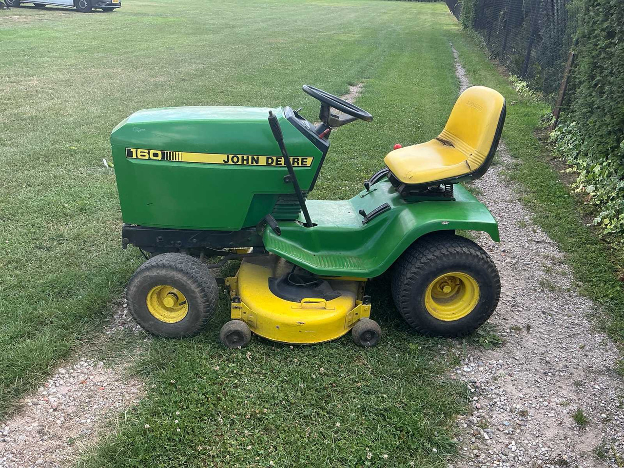 John Deere 160 - Zāles pļāvējs: foto 2 John Deere 160 - Zāles pļāvējs: foto 2