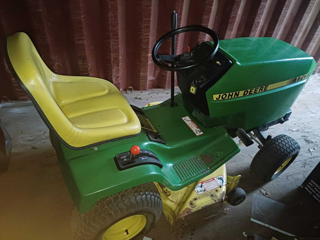 John Deere 170 - Zāles pļāvējs: foto 3 John Deere 170 - Zāles pļāvējs: foto 3