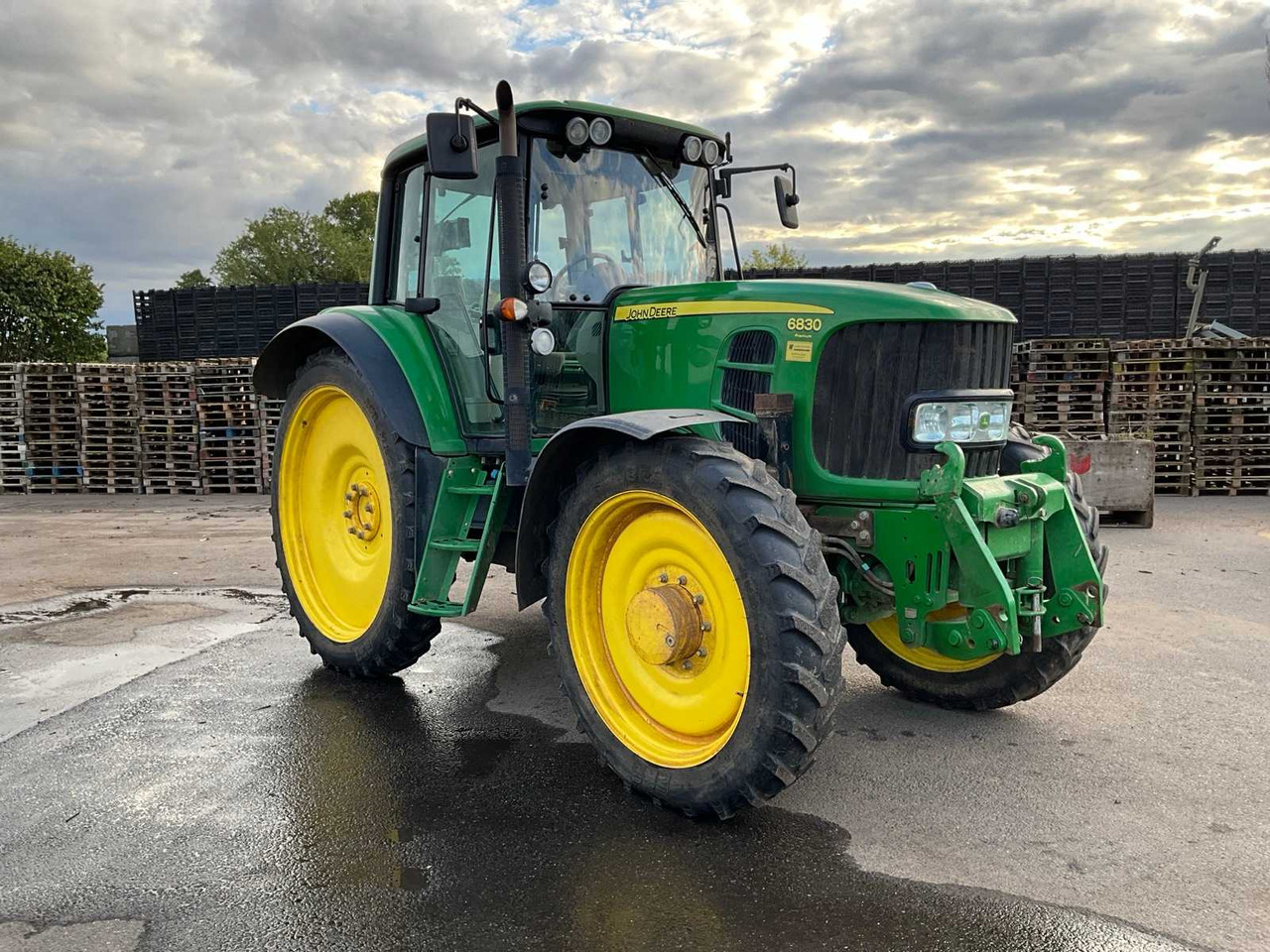 John Deere 6830 Premium - Traktors: foto 2 John Deere 6830 Premium - Traktors: foto 2