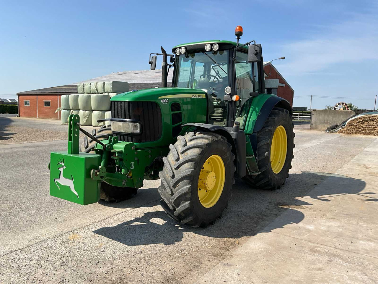 John Deere 6930 Premium - Traktors: foto 1 John Deere 6930 Premium - Traktors: foto 1