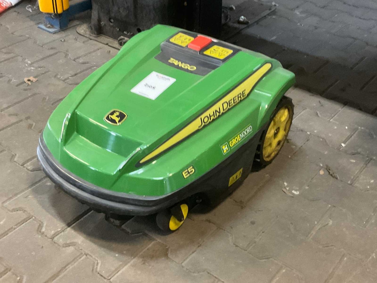John Deere Tango E5 - Zāles pļāvējs: foto 1 John Deere Tango E5 - Zāles pļāvējs: foto 1