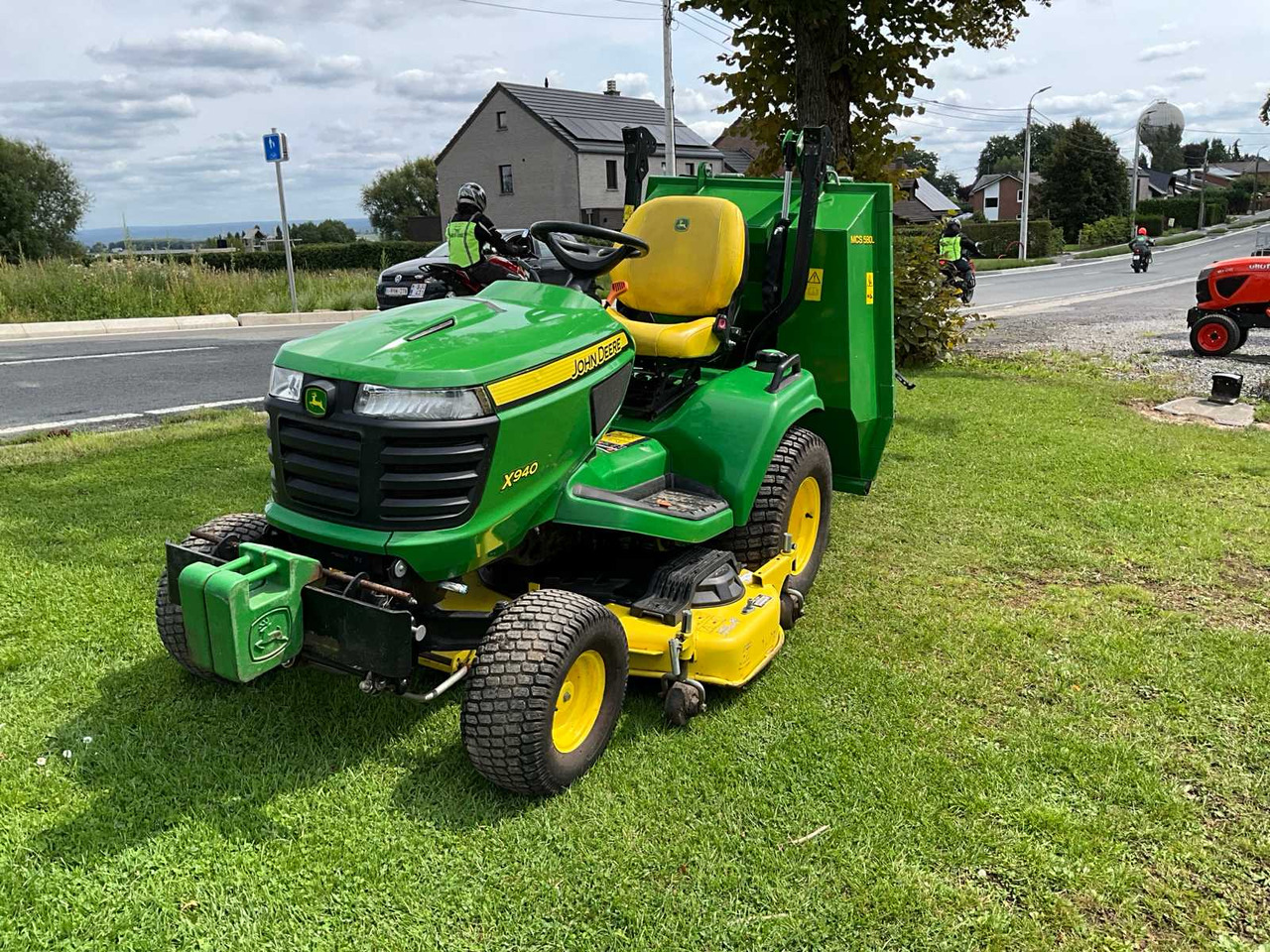John Deere X940 - Zāles pļāvējs: foto 1 John Deere X940 - Zāles pļāvējs: foto 1