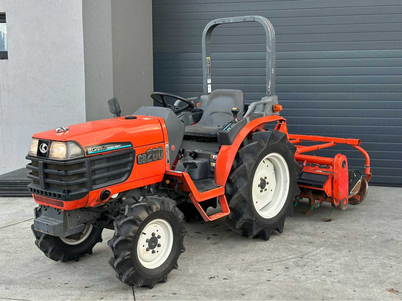 KUBOTA - GB200 - 4-WHEEL DRIVE TRACTOR - Traktors: foto 1 KUBOTA - GB200 - 4-WHEEL DRIVE TRACTOR - Traktors: foto 1