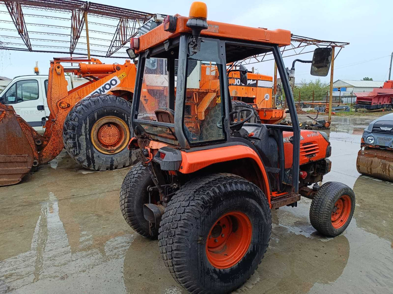 KUBOTA - STV40 - 4-WHEEL DRIVE TRACTOR - Traktors: foto 2 KUBOTA - STV40 - 4-WHEEL DRIVE TRACTOR - Traktors: foto 2
