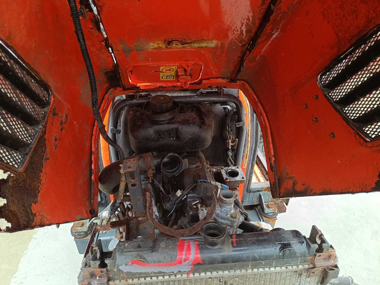 KUBOTA - STV40 - 4-WHEEL DRIVE TRACTOR - Traktors: foto 3 KUBOTA - STV40 - 4-WHEEL DRIVE TRACTOR - Traktors: foto 3