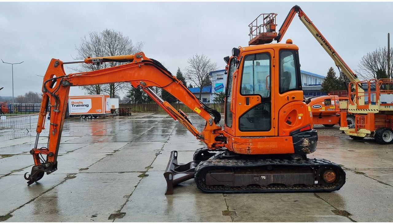 KUBOTA - U55-4 KGLS2 - MIDI-EXCAVATOR - 2015 (135400102) - Ekskavators: foto 1 KUBOTA - U55-4 KGLS2 - MIDI-EXCAVATOR - 2015 (135400102) - Ekskavators: foto 1