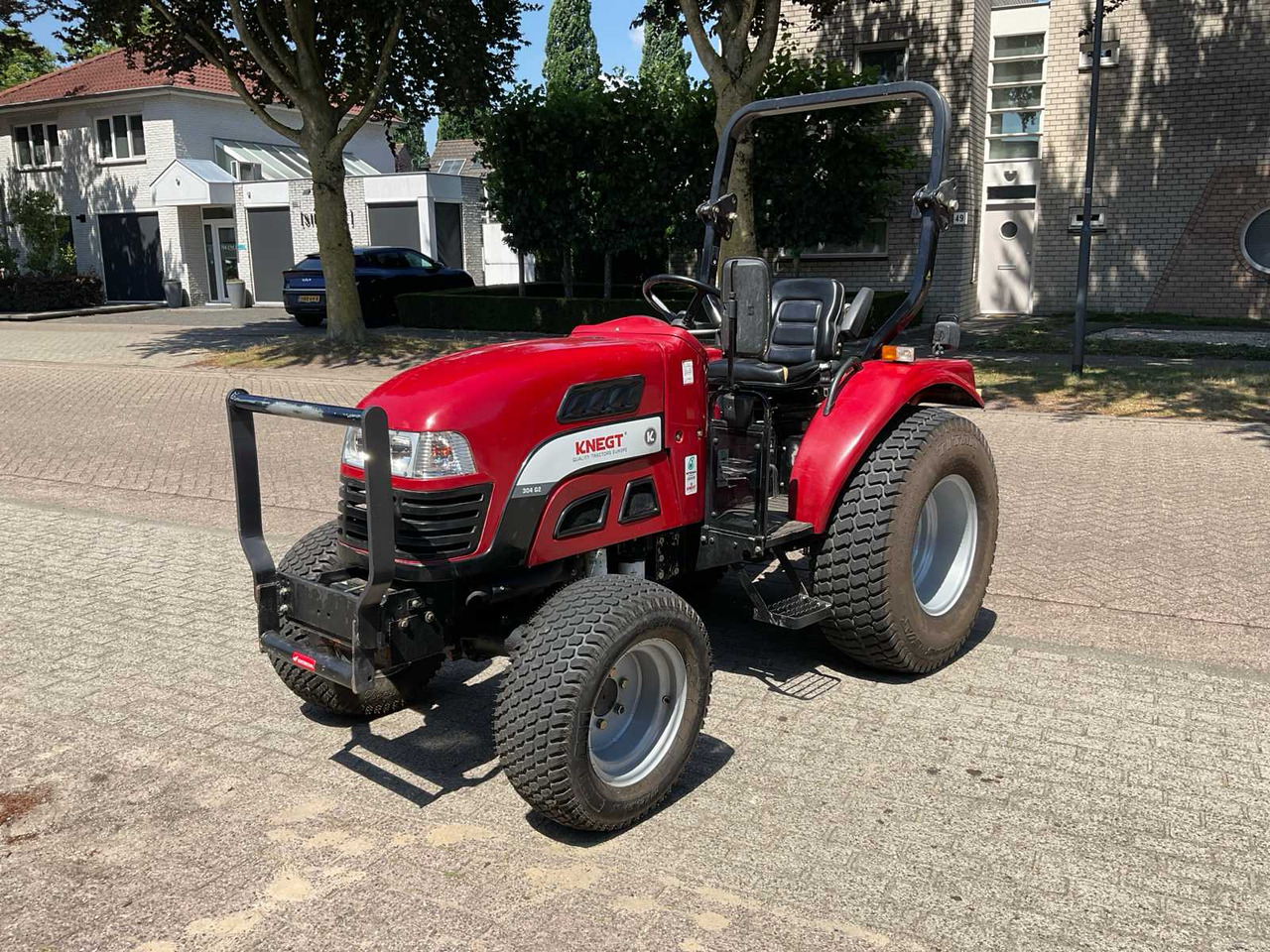 Knegt DF 304 G2 - Mini traktors: foto 1 Knegt DF 304 G2 - Mini traktors: foto 1