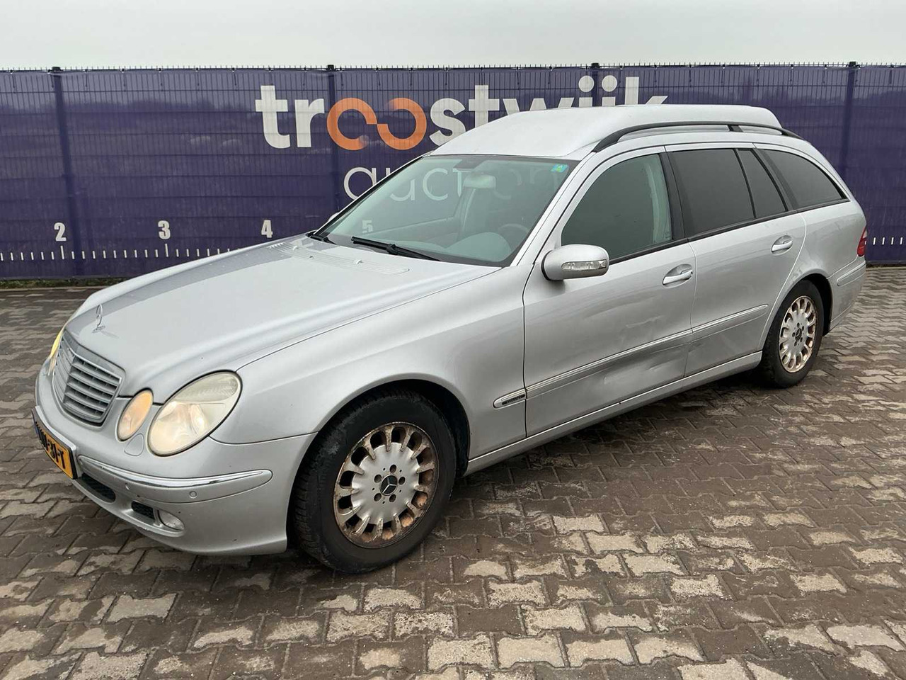 2003 - MERCEDES-BENZ E 220 CDI - Komercauto: foto 1 2003 - MERCEDES-BENZ E 220 CDI - Komercauto: foto 1