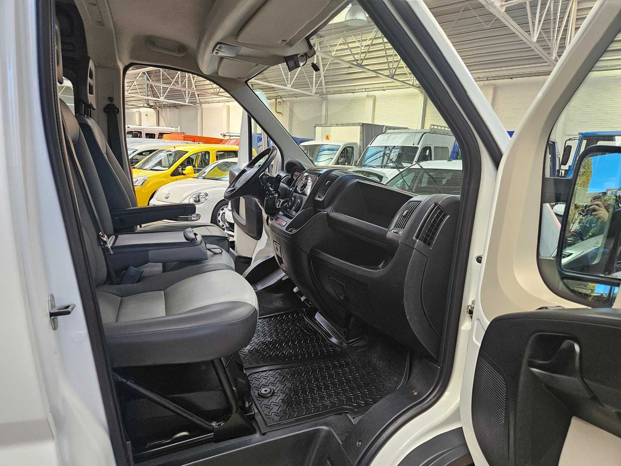 Komercauto 2013 FIAT DUCATO - DOUBLE CAB !! 52,000KM!!: foto 19 Komercauto 2013 FIAT DUCATO - DOUBLE CAB !! 52,000KM!!: foto 19