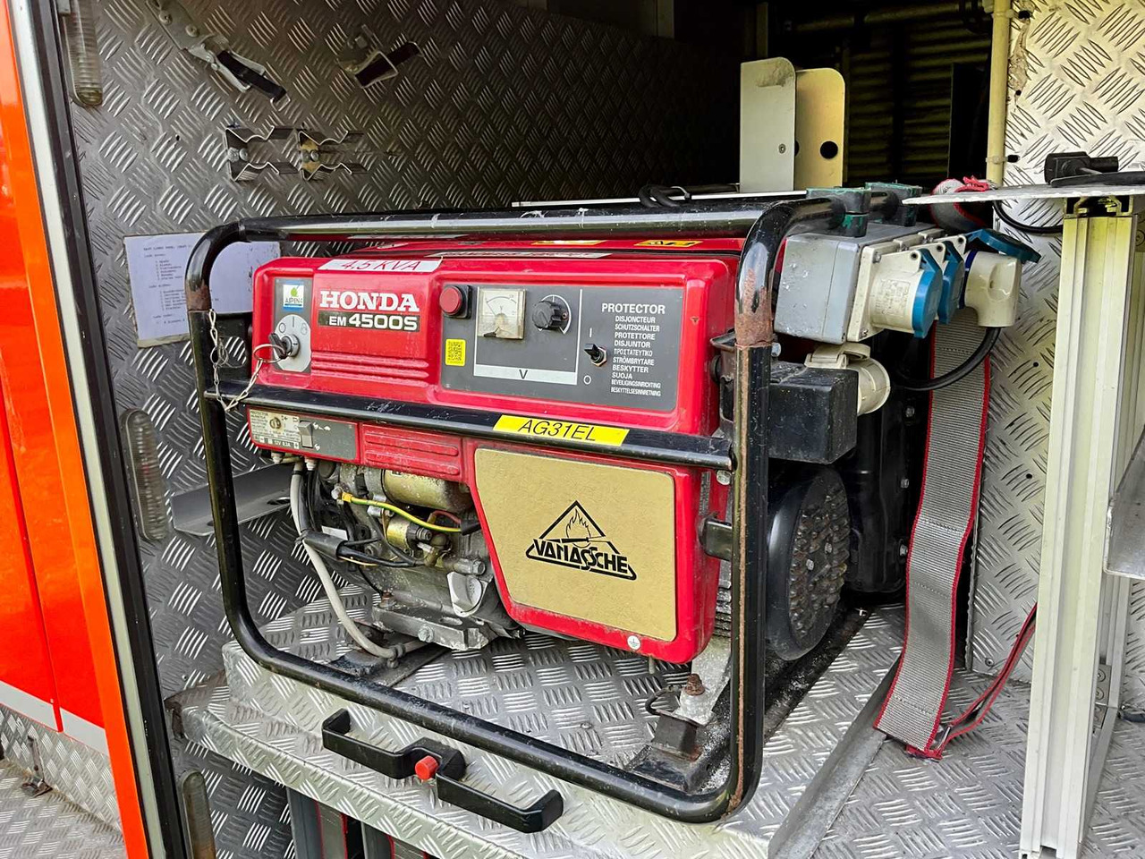 Kravas automašīna 1997 MERCEDES-BENZ ATEGO FIRE TRUCK FIRE BRIGADE: foto 43 Kravas automašīna 1997 MERCEDES-BENZ ATEGO FIRE TRUCK FIRE BRIGADE: foto 43